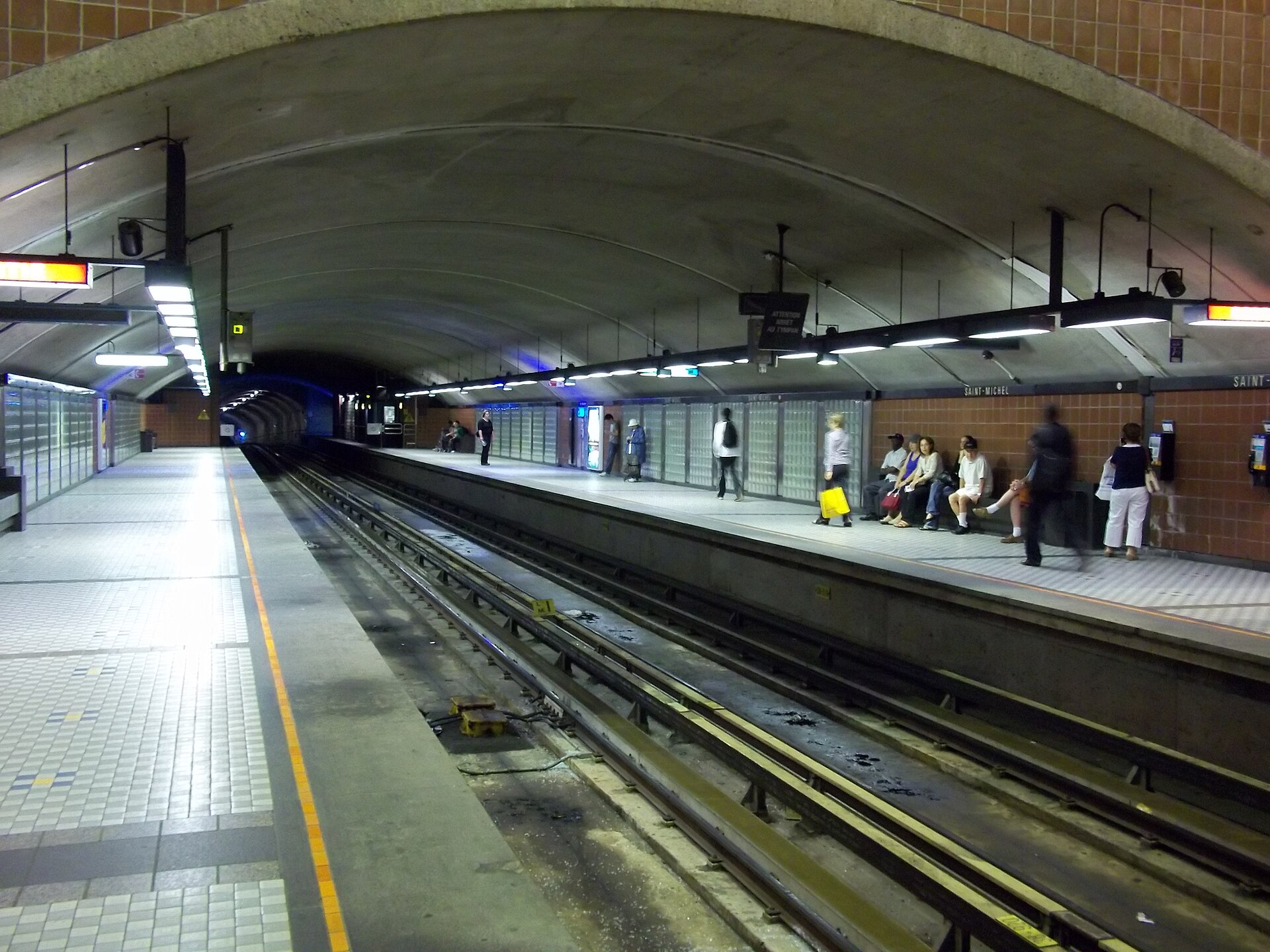 Saint-Michel metro platform, the current end of the line before the Blue Line extension