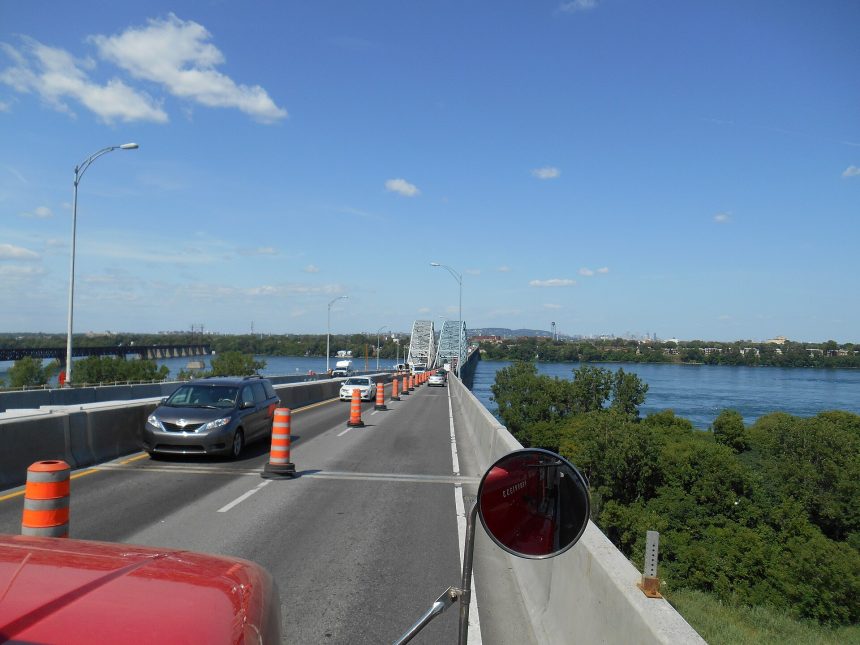 The Honoré-Mercier Bridge between Montreal and the South Shore